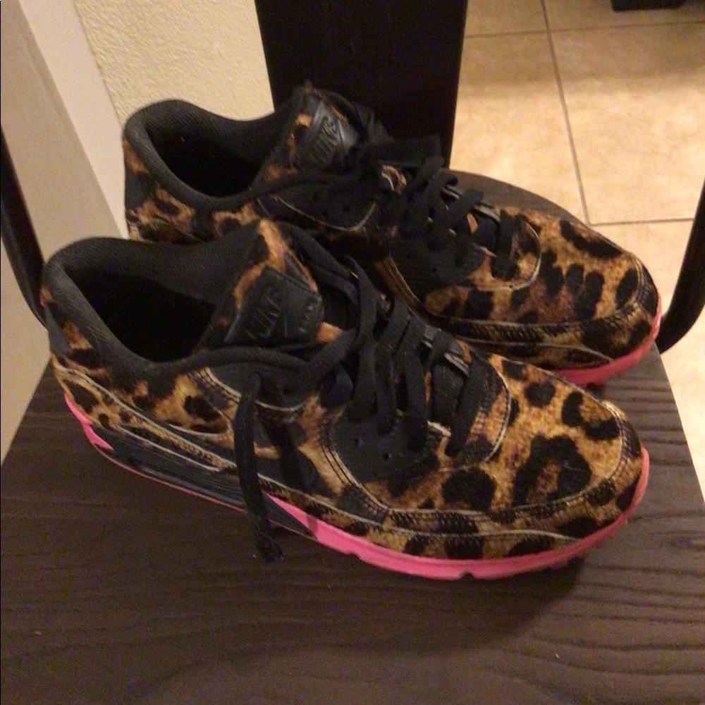 Women Nikes cheetah customs